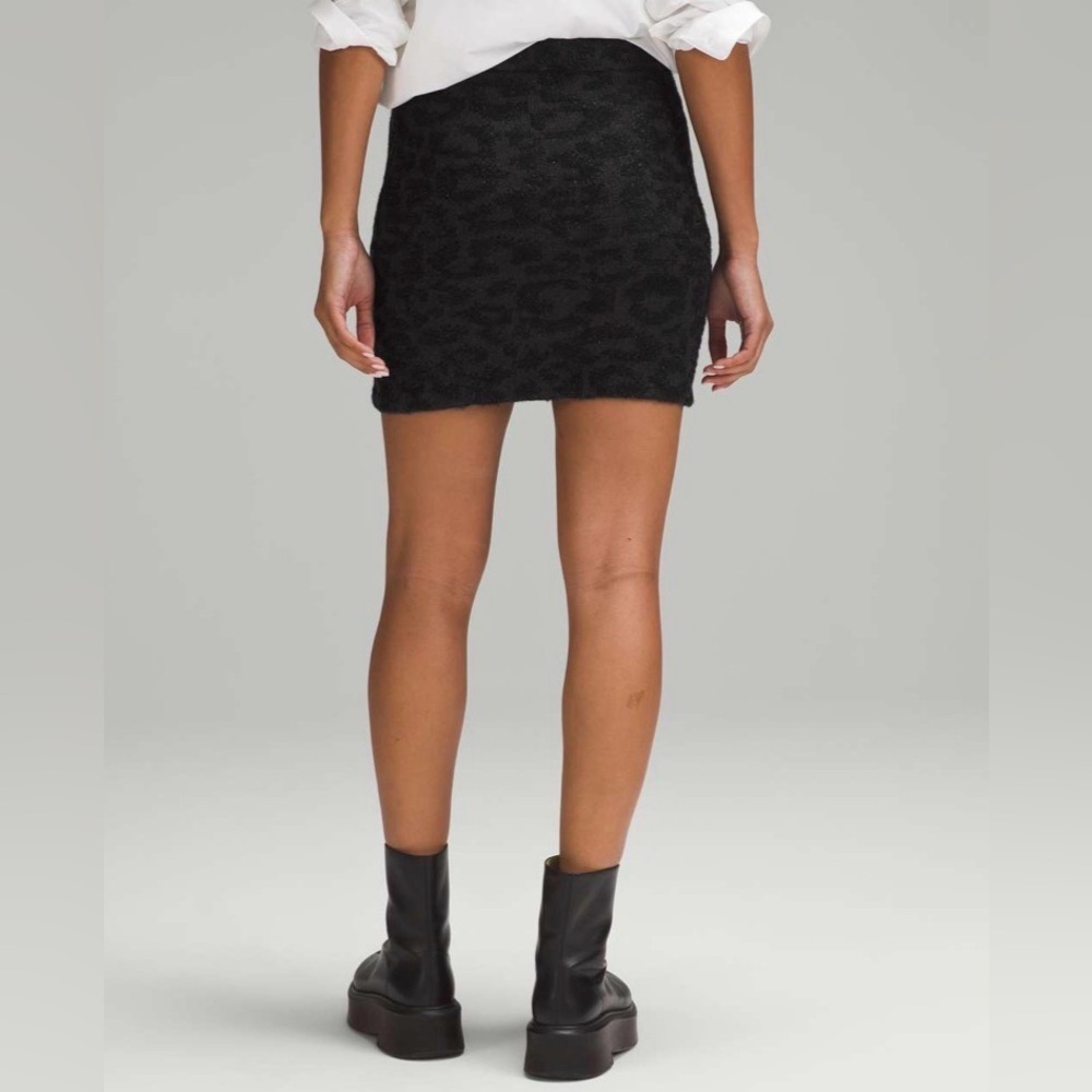 Lululemon Wool-Blend Jacquard Mini Skirt in Knit Leopard Graphite Grey Black - Picture 3 of 11